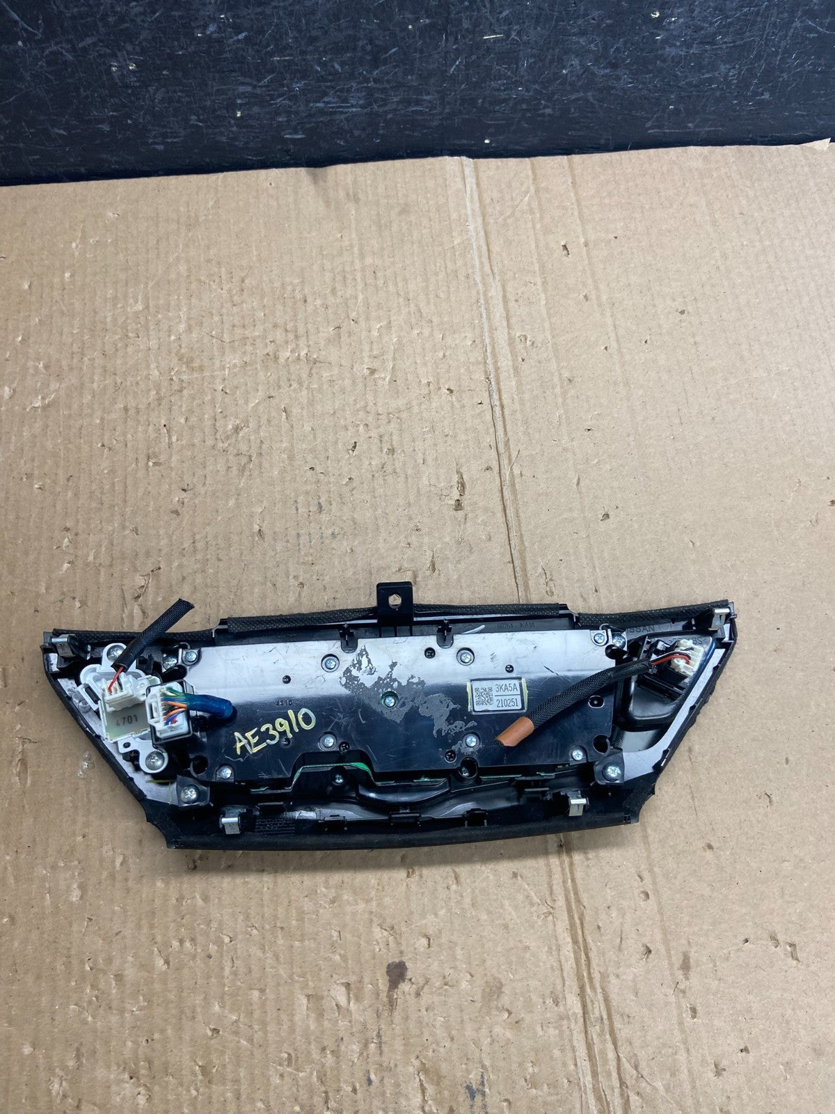 2013 to 2018 Nissan Pathfinder Radio Audio Climate Control AE3910 DG5