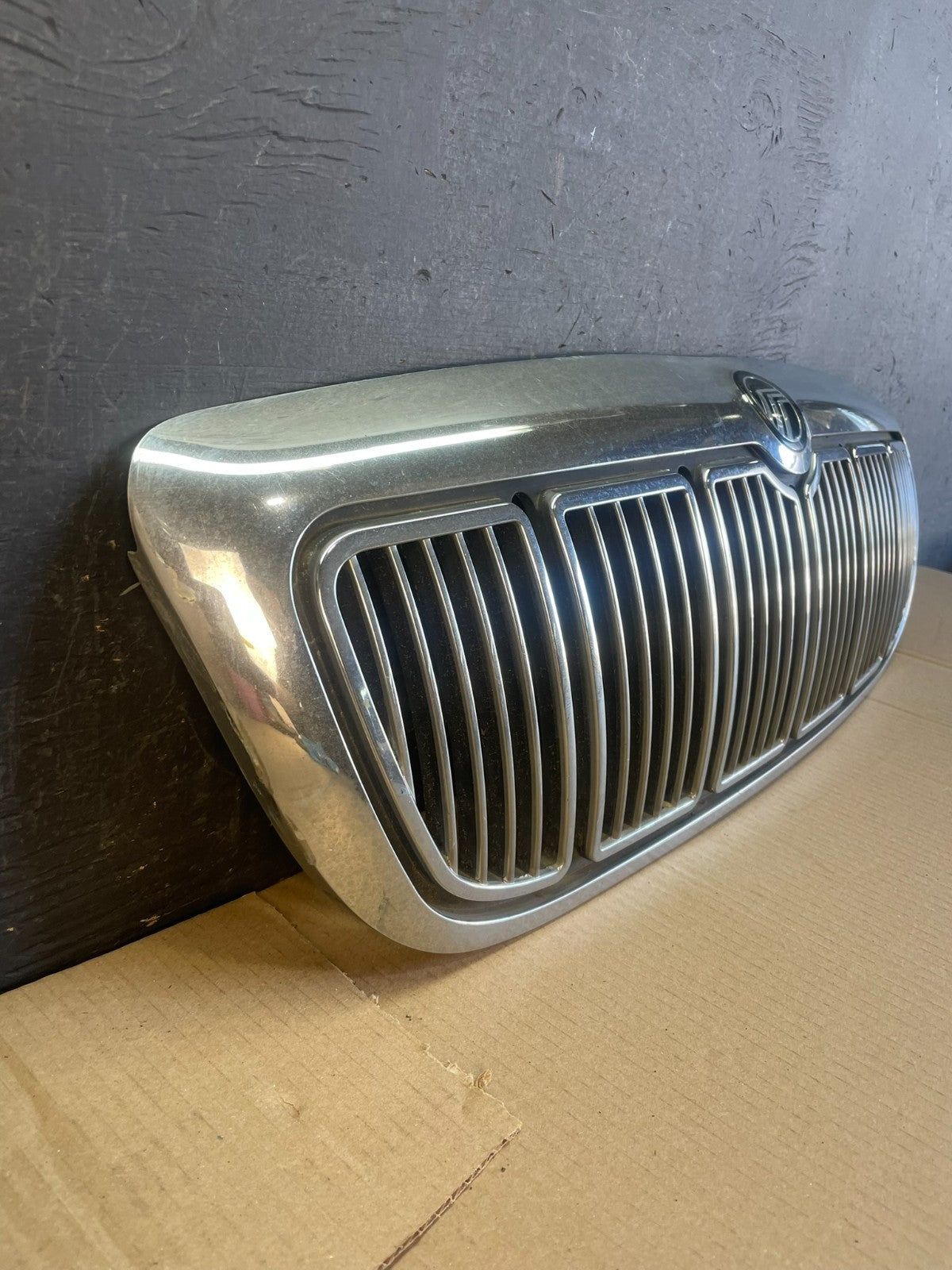 1998 to 2002 Mercury Grand Marquis Front Upper Grill Grille AE3495 DG2