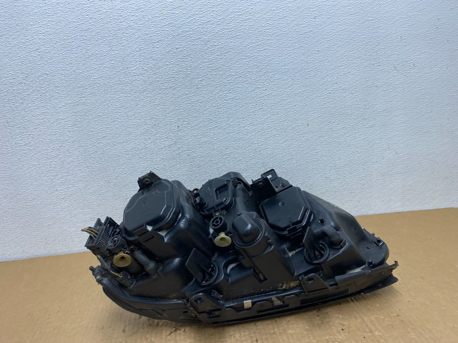 2002 to 2005 BMW 7 Series 745i Xenon Right Passenger Headlight AC7760 DW5