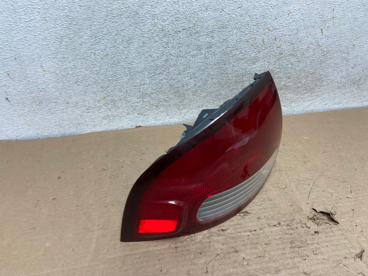 2000 2001 2002 2003 Nissan Sentra Left Driver Side Tail Light AI1063 LK2