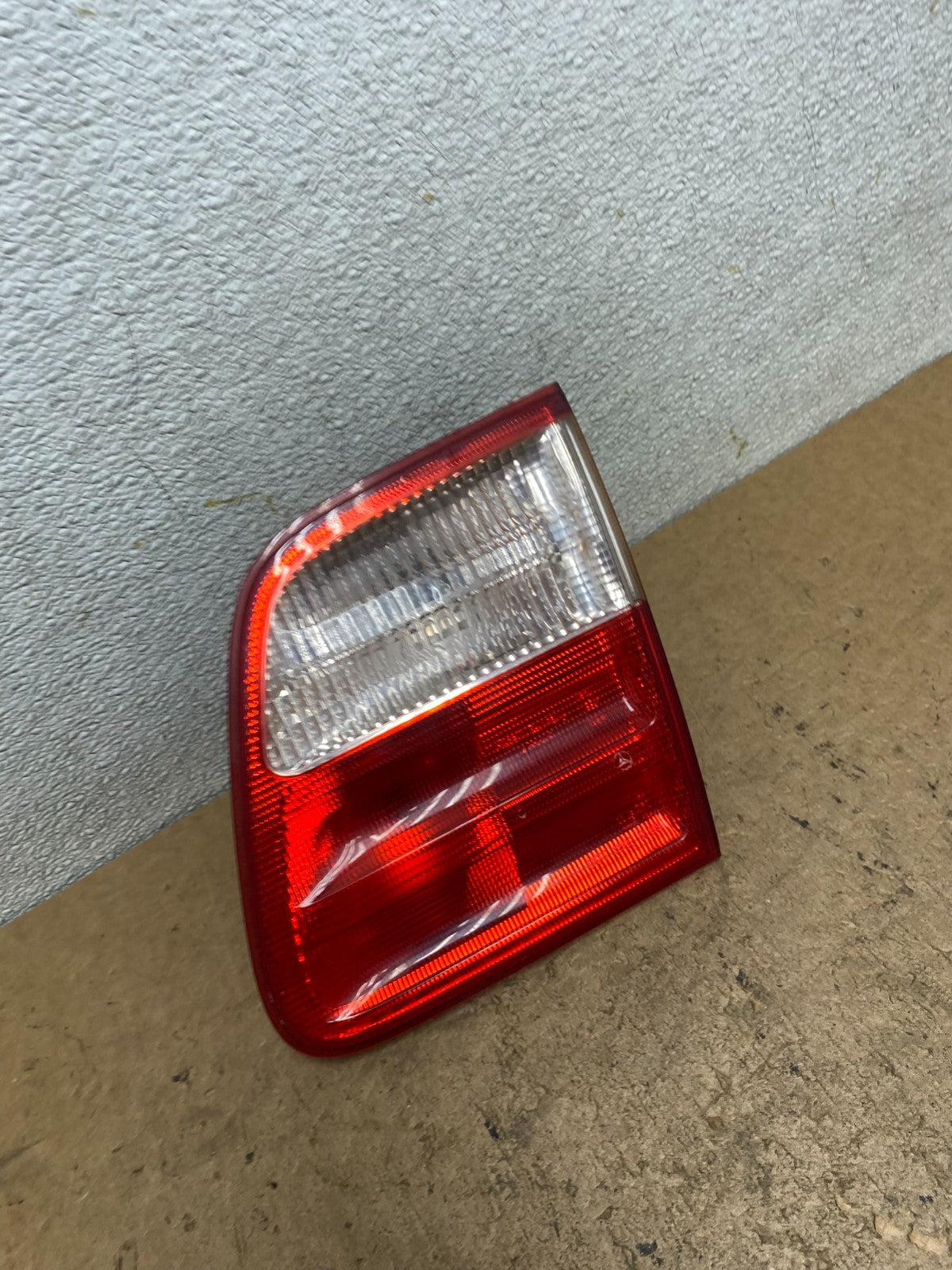 2000-2003 Mercedes-Benz E-Class E320 Wagon Right Passenge Inner Tail Light T09042