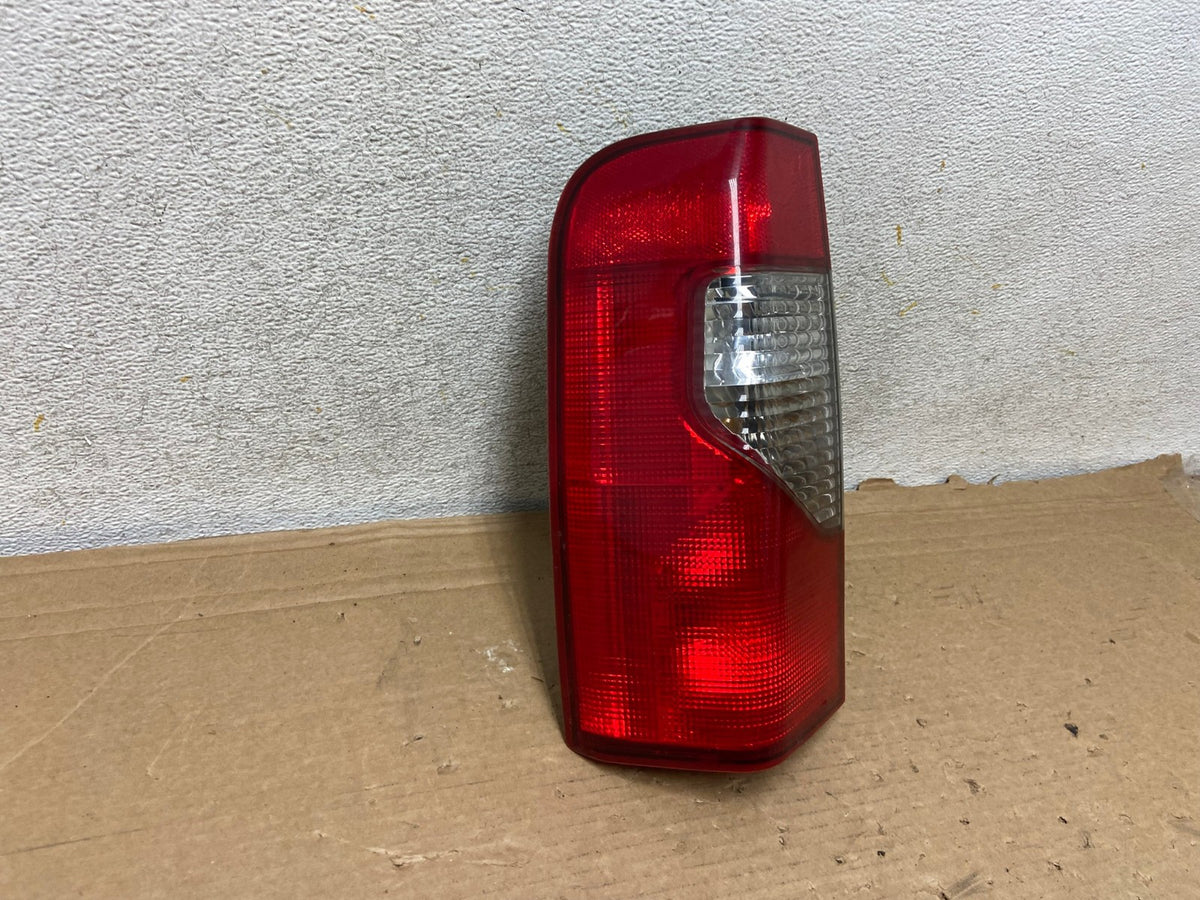 2002 2003 2004 Nissan Xterra Left Driver Side Tail Light AH8508 LK1