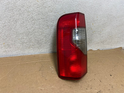 2002 2003 2004 Nissan Xterra Left Driver Side Tail Light AH8508 LK1