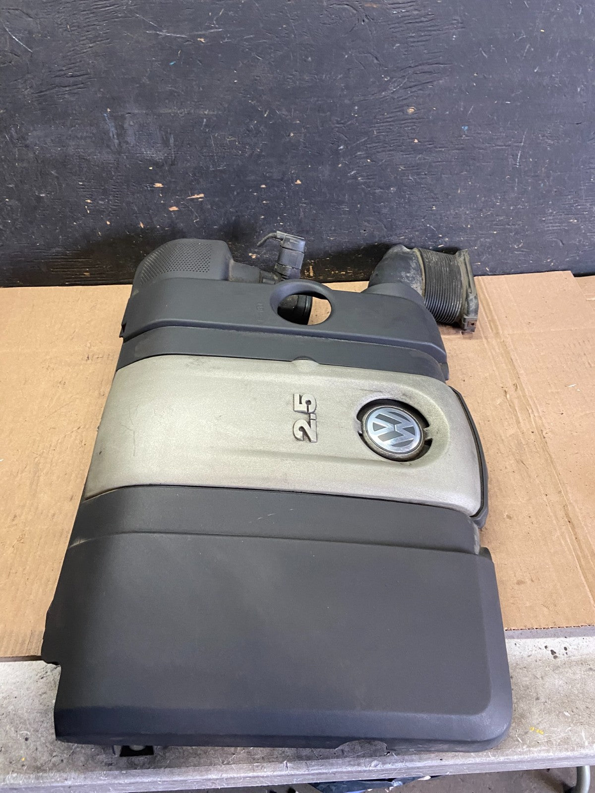 2005 to 2008 Volkswagen Jetta 2.5L Passat Jetta Engine Cover 07k129601 P8470 DG3