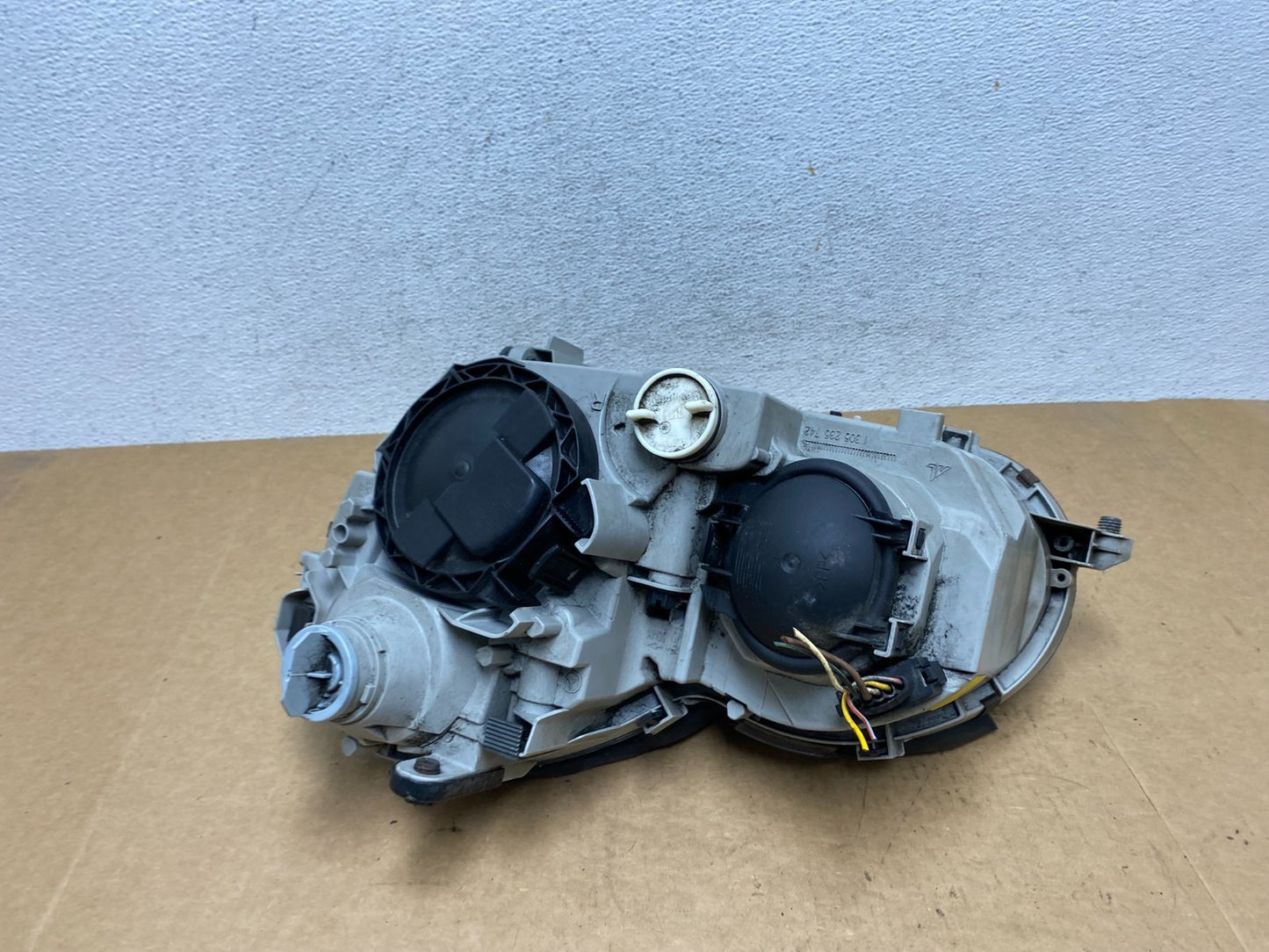 2005 to 2007 Mercedes-Benz C-Class Right Passenger Side Headlight AE3001 DW4