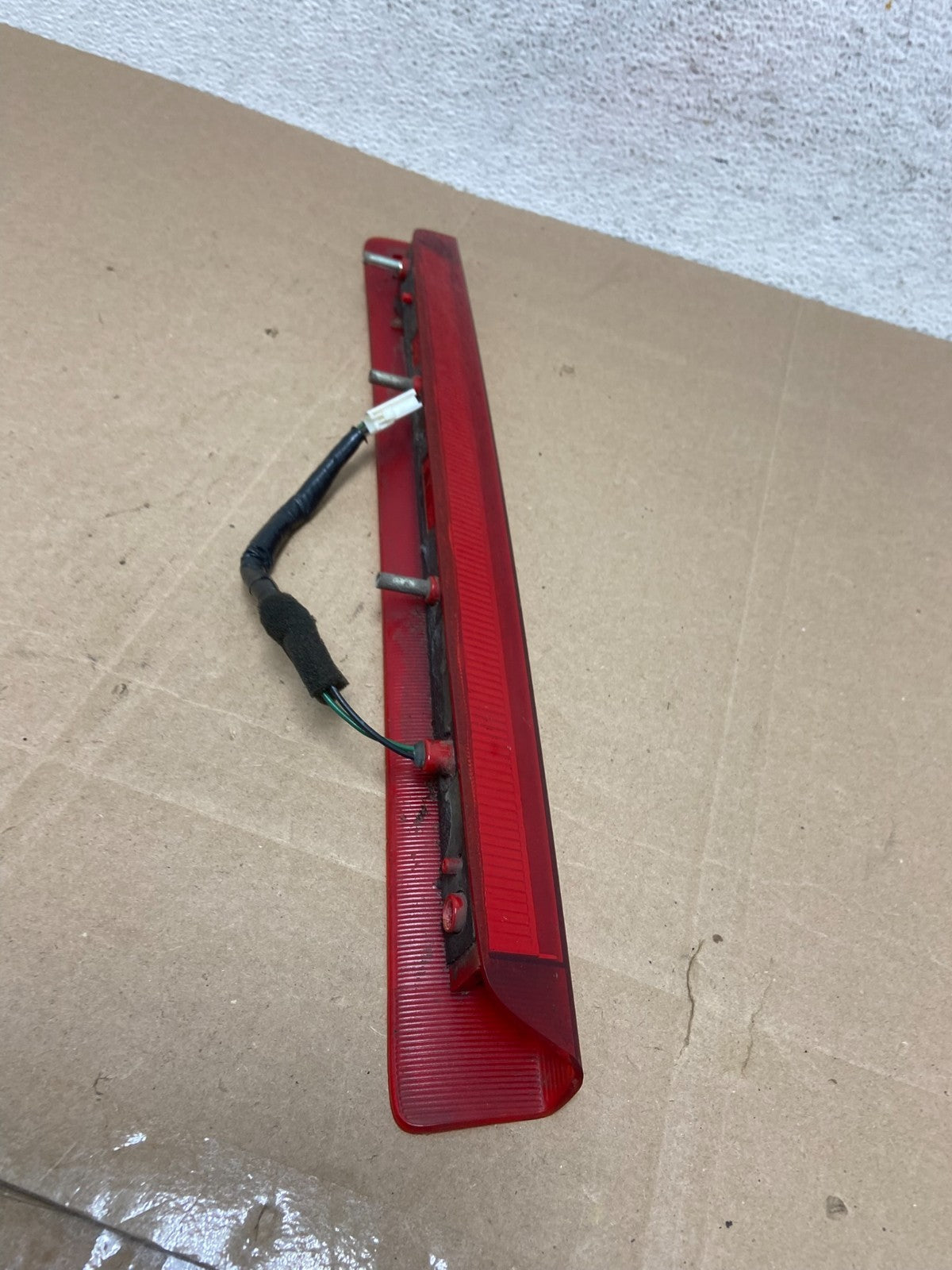 2005 to 2011 Hyundai Accent Trunk Lid Hatch 3rd Brake Light AE4882 DG4