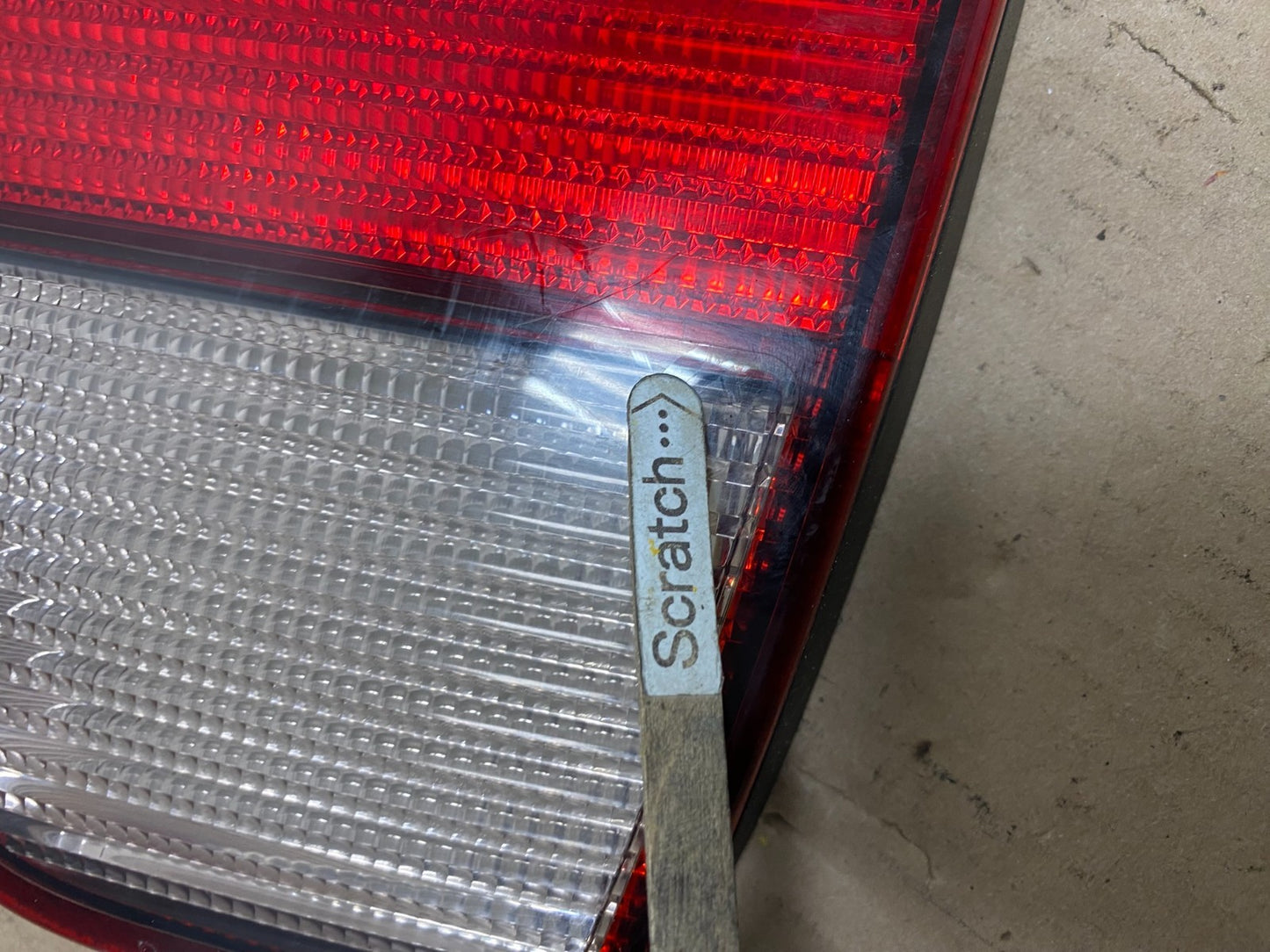 2010-2011 Mitsubishi Endeavor Right Passenger Rh Inner Tail Light P9639 DW3