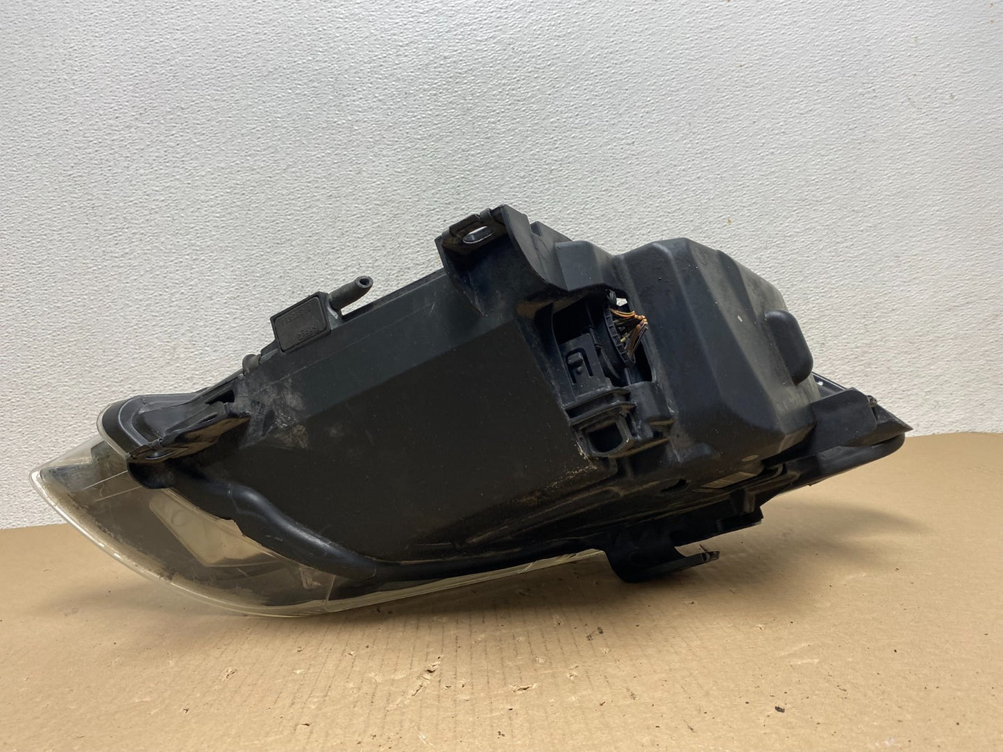 2010 to 2015 Audi Q7 Left Driver Side Xenon HID Headlight 4L0941003AL AE7216 DW5
