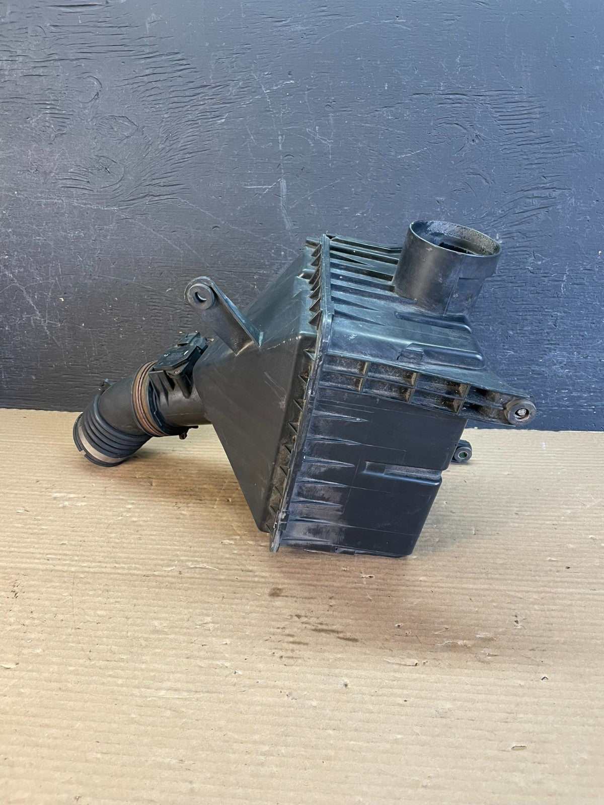 1999 to 2004 Toyota Tacoma Air Cleaner Filter Box af3482 DG0
