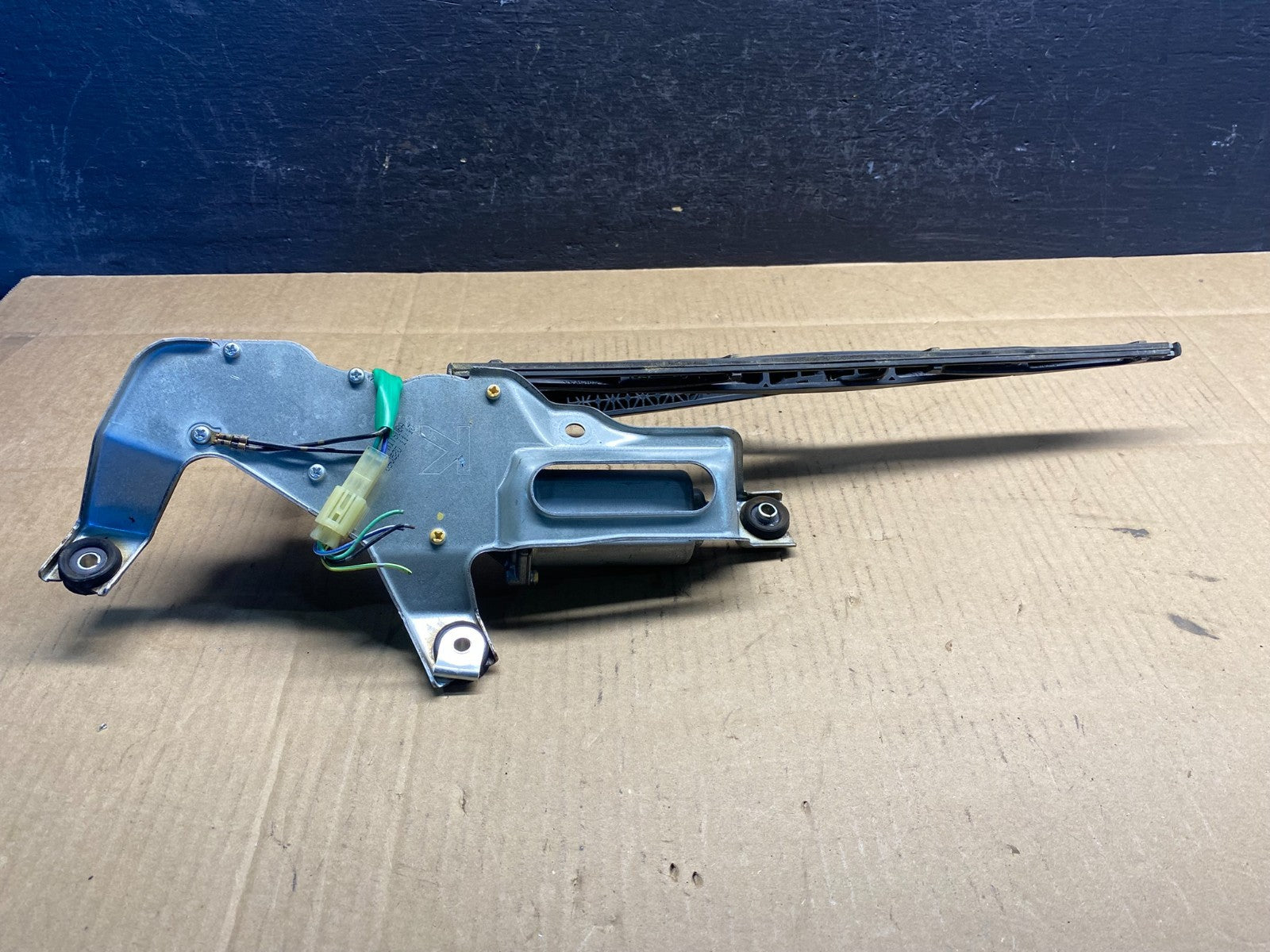 2005 to 2009 Subaru Legacy Outback Rear Windshield Wiper Motor AD50245