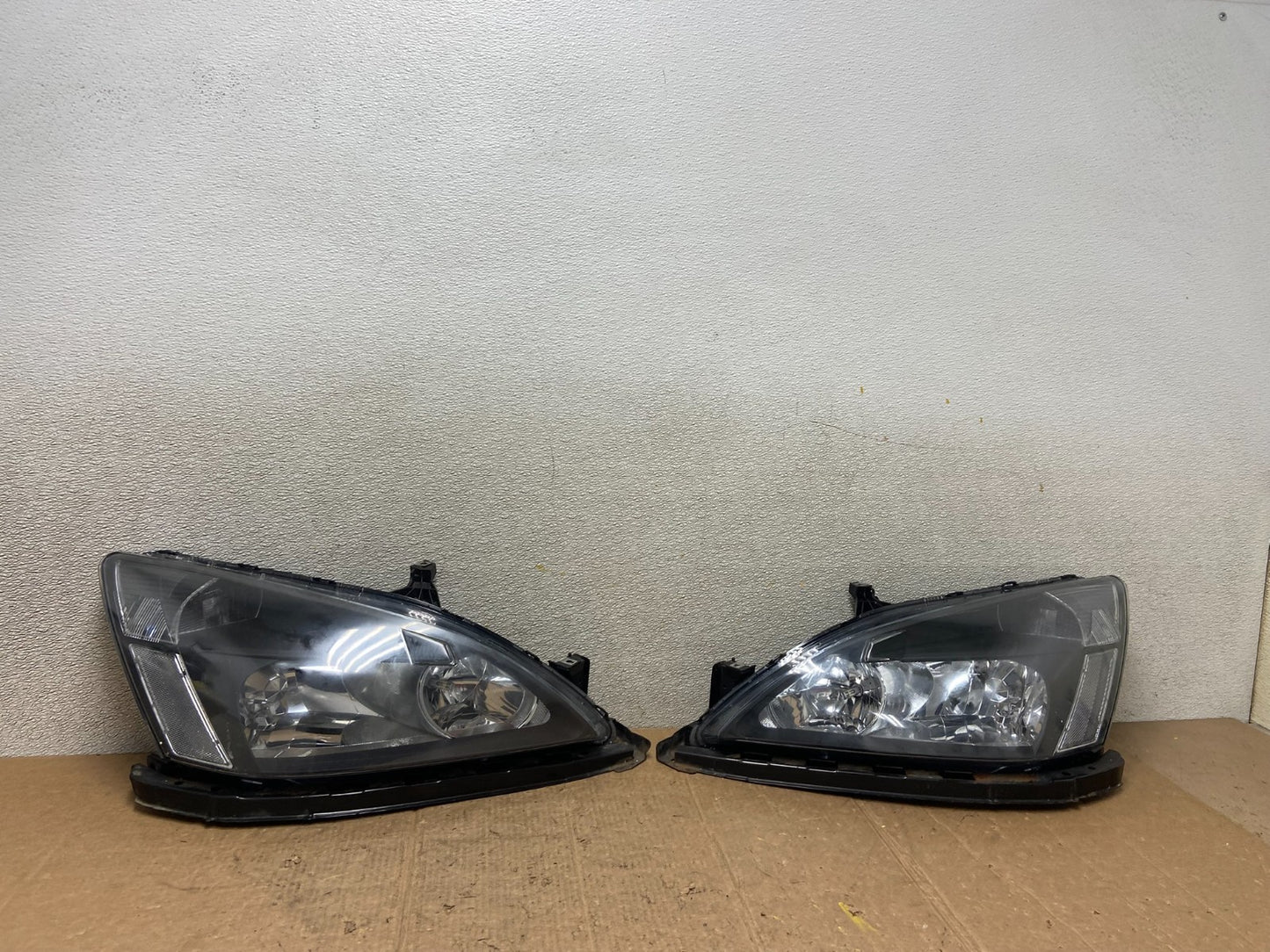 2003 - 2007 Honda Accord Left+Right Set Halogen Headlights AA3810 DW0