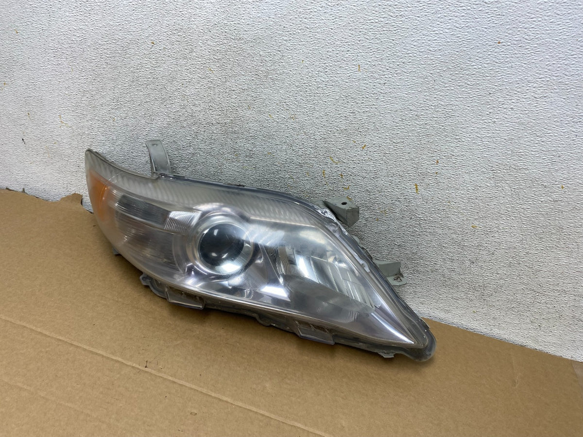 2010 - 2011 Toyota Camry Right Passenger RH Halogen Headlight AH7722 DW2