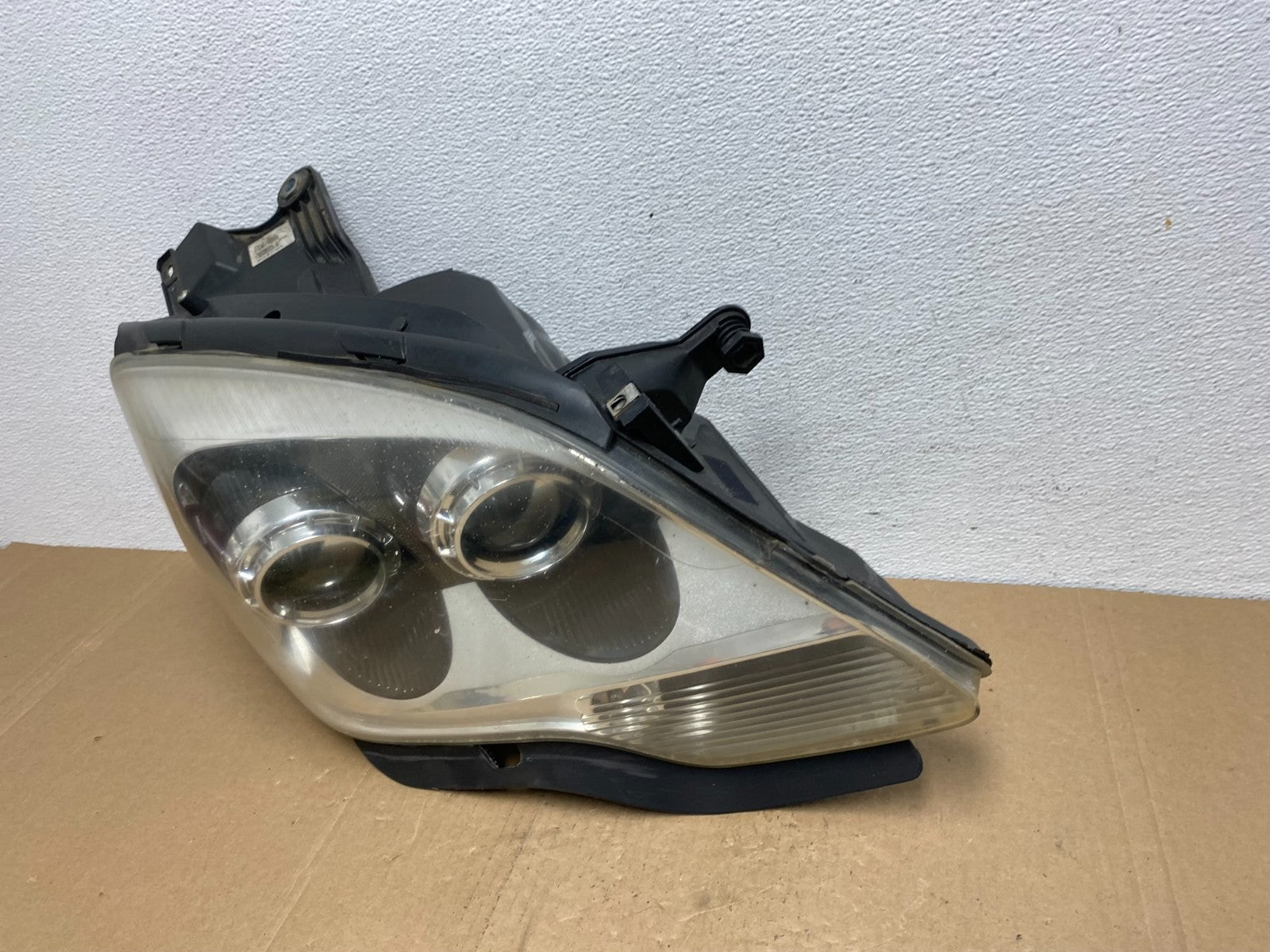2007 to 2012 Gmc Acadia Halogen Headlight Right Passenger Side AC5641 DW1