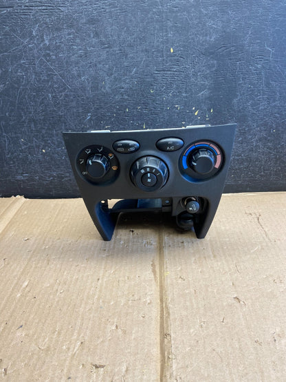 2001 to 2006 Hyundai Santa Fe Temperature Climate Control Heat A/C AI2673 PS0