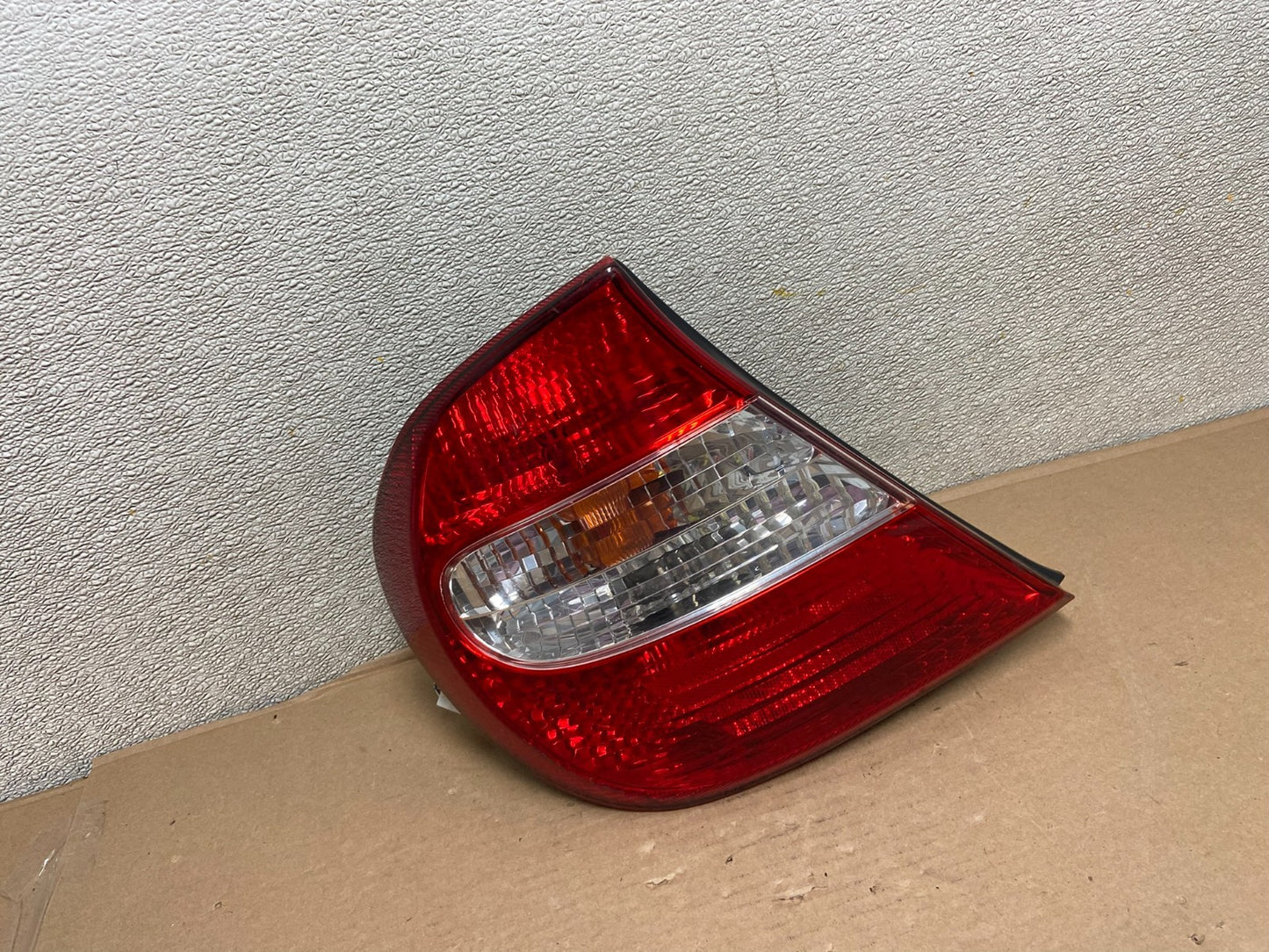 2002 2003 2004 Toyota Camry Left Driver LH Side Tail Light AA9898 LK0
