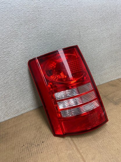 2008-2010 Chrysler Town and Country Left Driver Tail Light Oem AA5302 DW2