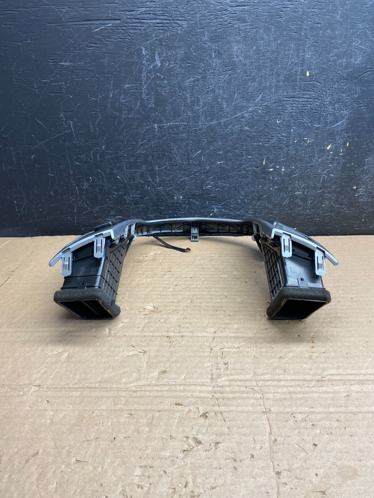 2011 - 2015 Chevrolet Cruze Center Dash Air Vent Bezel AF2057 DW3