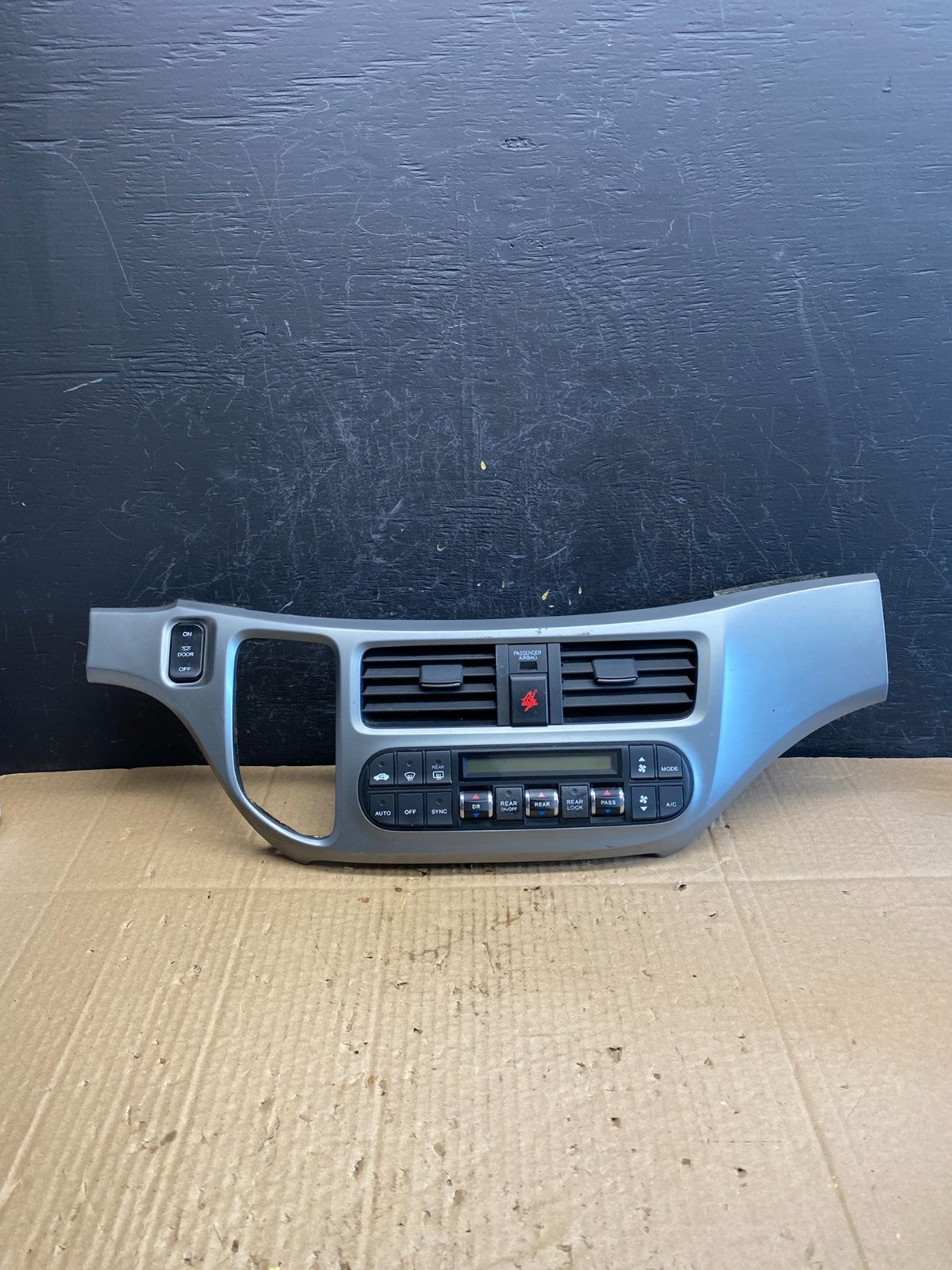 2005 to 2010 Honda Odyssey Radio Climate Control Dash Trim Bezel AC9590 DG0