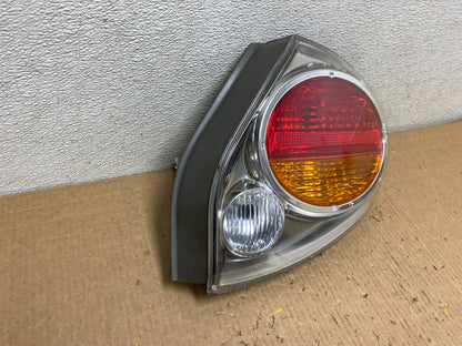 2002 2003 Nissan Maxima Right Passenger RH Side Tail Light G0336 DG12