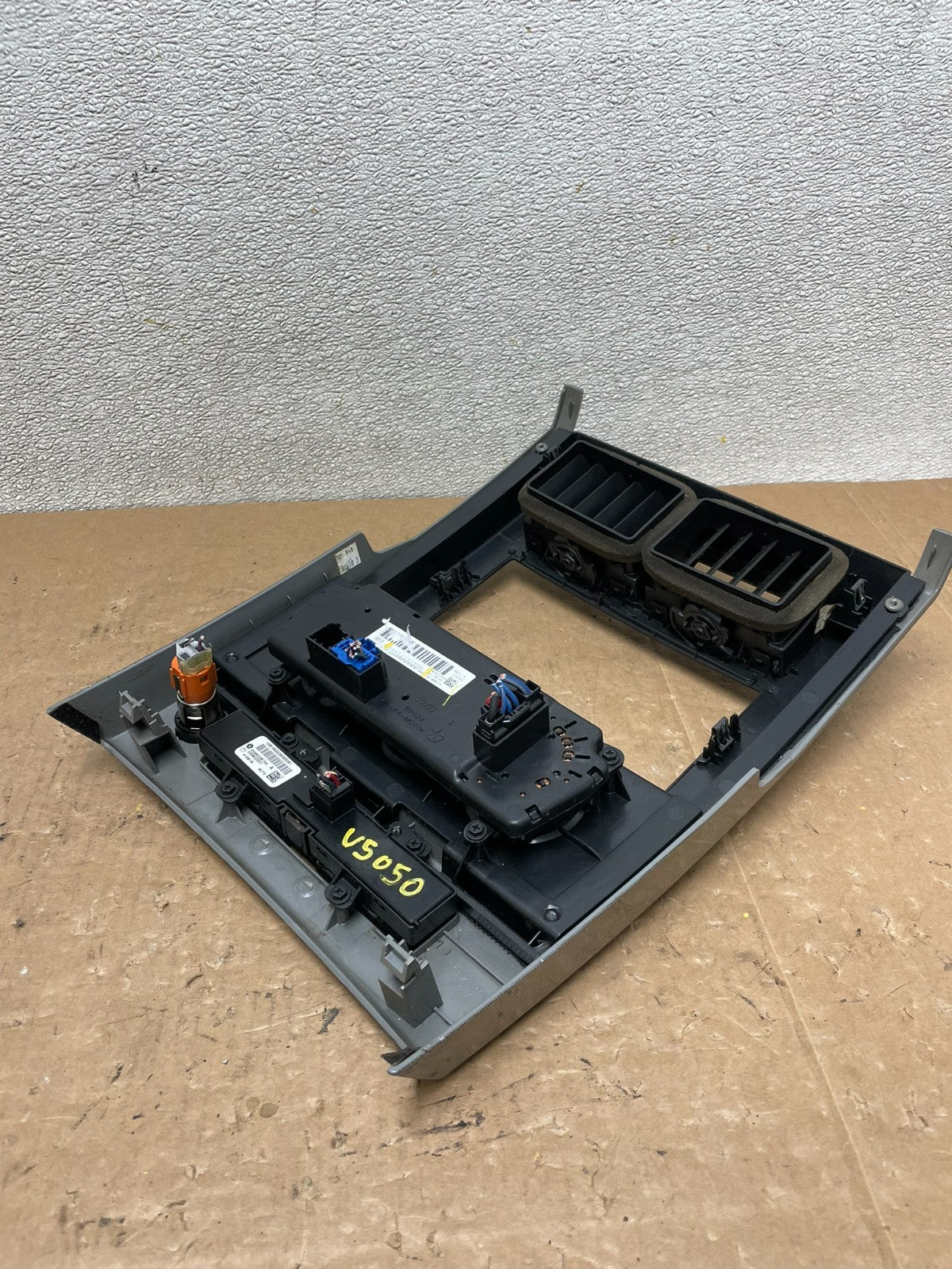 2008 to 2012 Jeep Liberty Dash Climate Temperature Control Radio Bezel V5050 DG4
