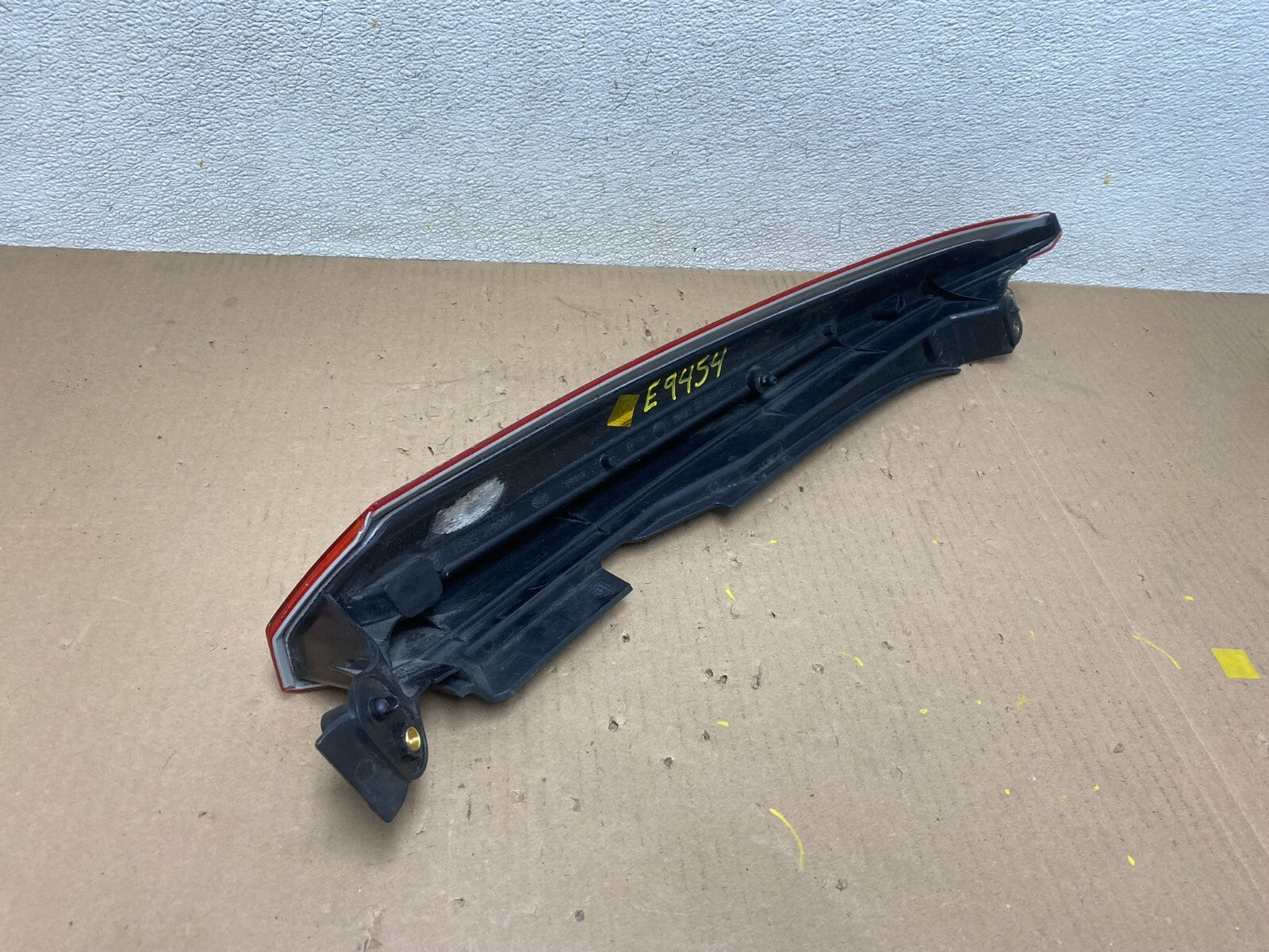 2003 to 2006 Volvo XC90 Right Passenger Side Upper Tail Light OEM E9454 KC7