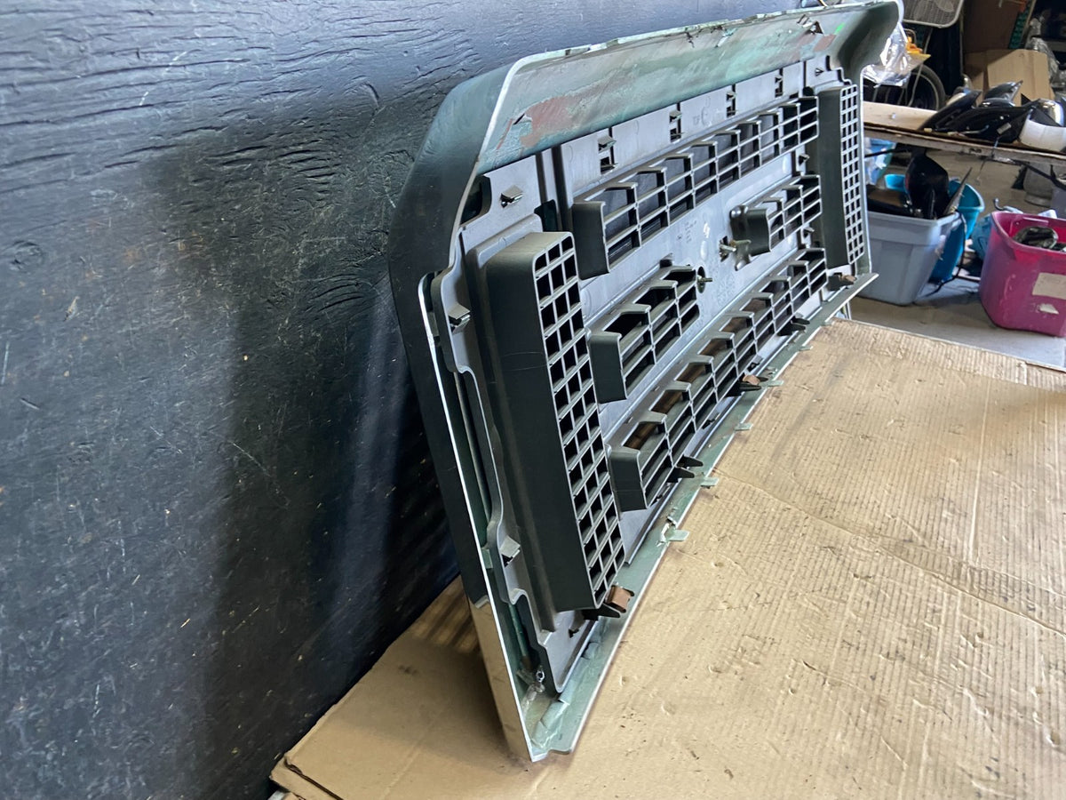 2008 to 2014 Ford Econoline E150 E250 Front Upper Chrome Grill Grille R2098 DG7