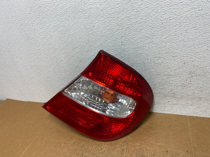 2002 2003 2004 Toyota Camry Tail Light Right Passenger Rh Side AE1546 LK1