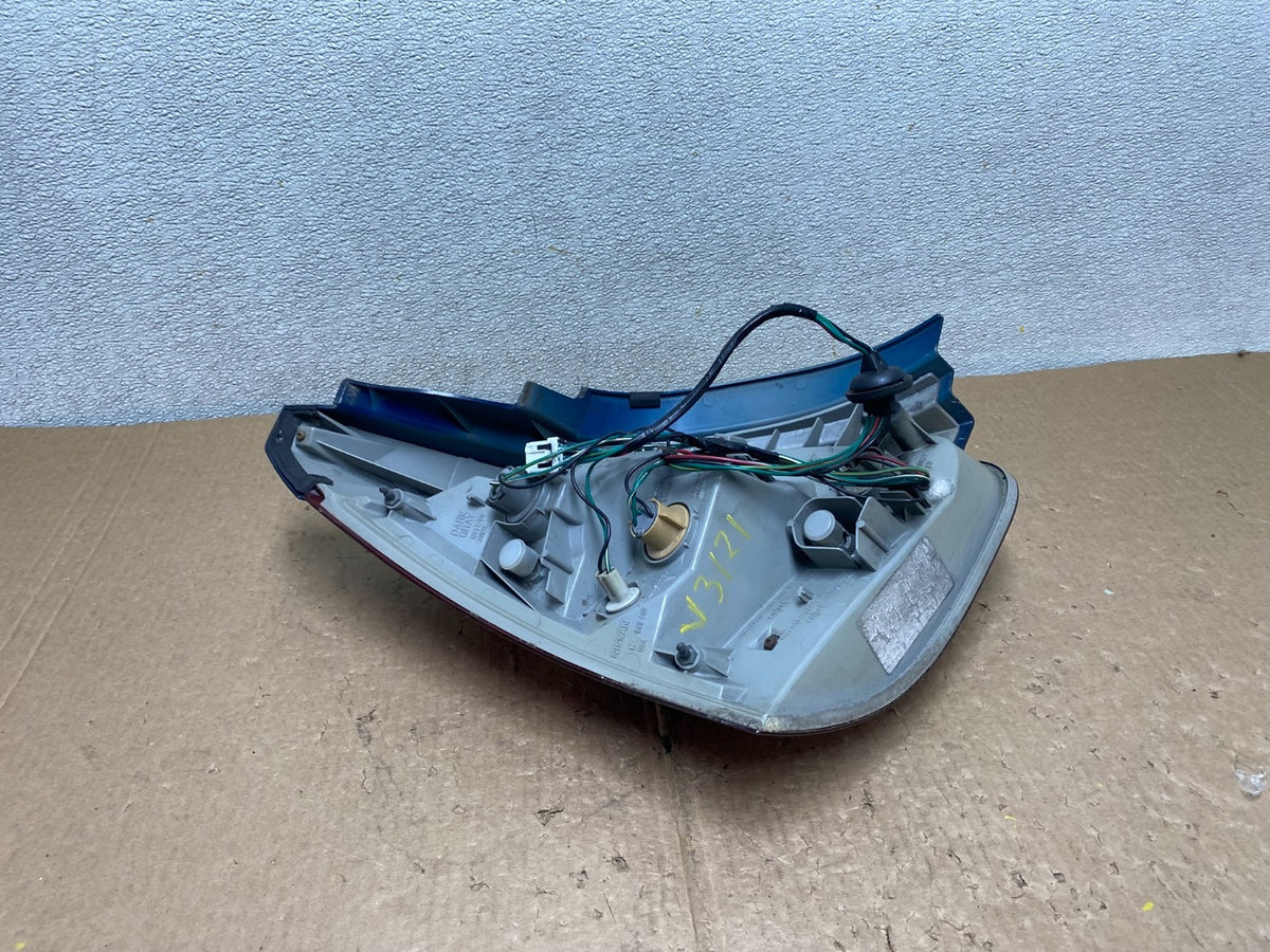 2004 to 2008 Nissan Maxima Right Passenger Tail Light V3121 DW7