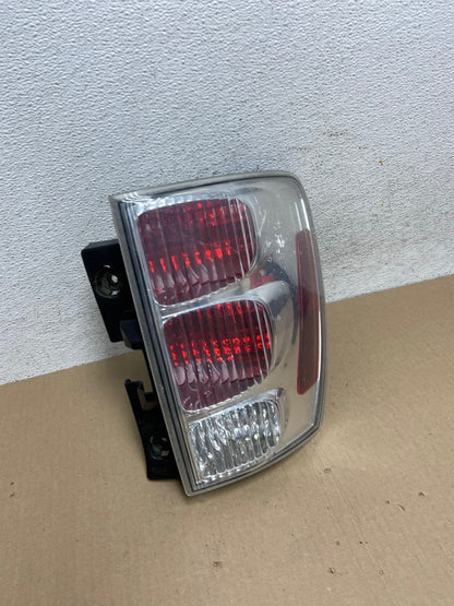 2005 to 2008 Chevrolet Equinox Right Passenger Rh Side Tail Light AE9438 LK2