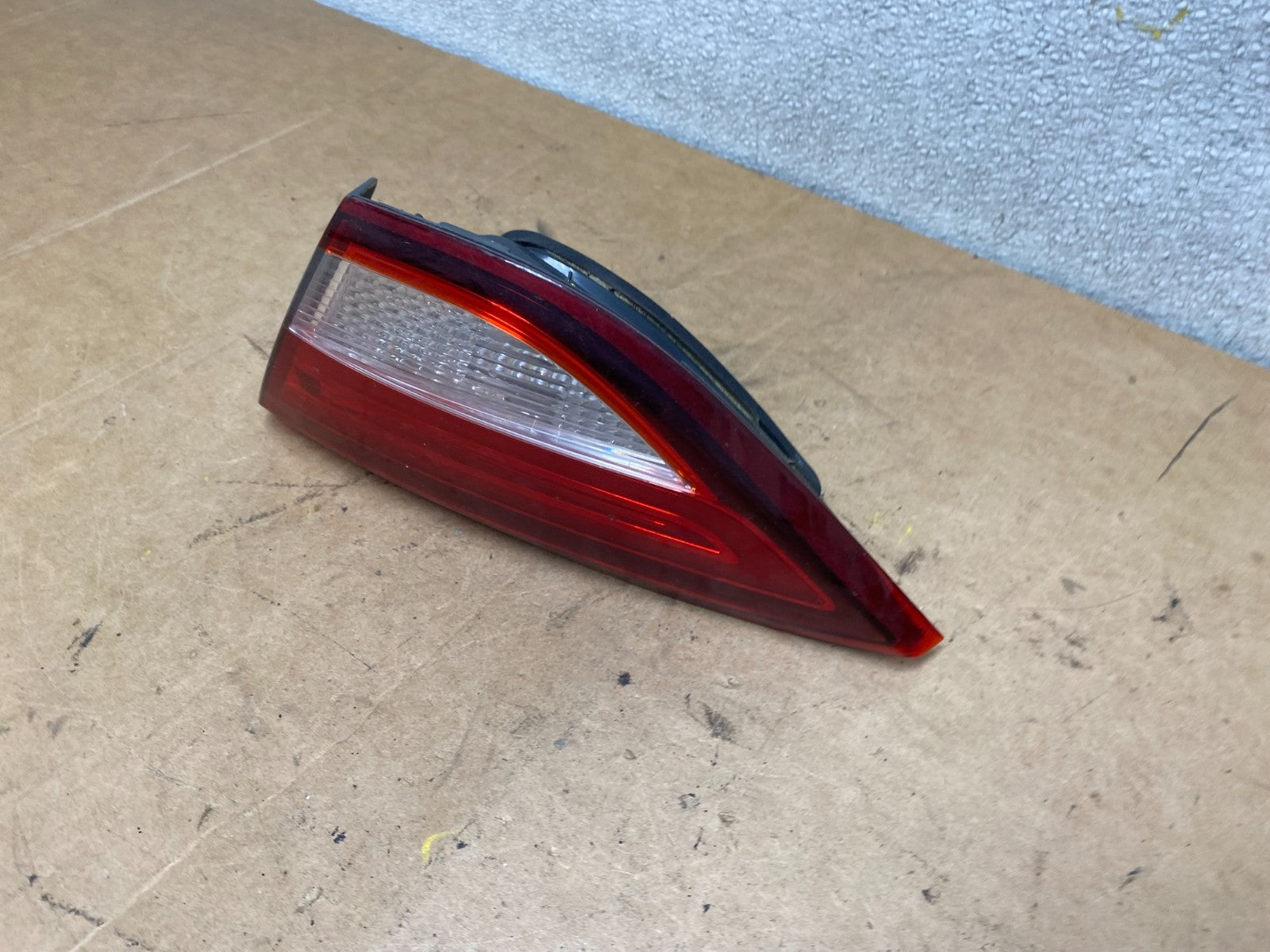 2015 to 2017 Chrysler 200 Sedan Right Passenger  Inner Tail Light Oem X5001 DW1
