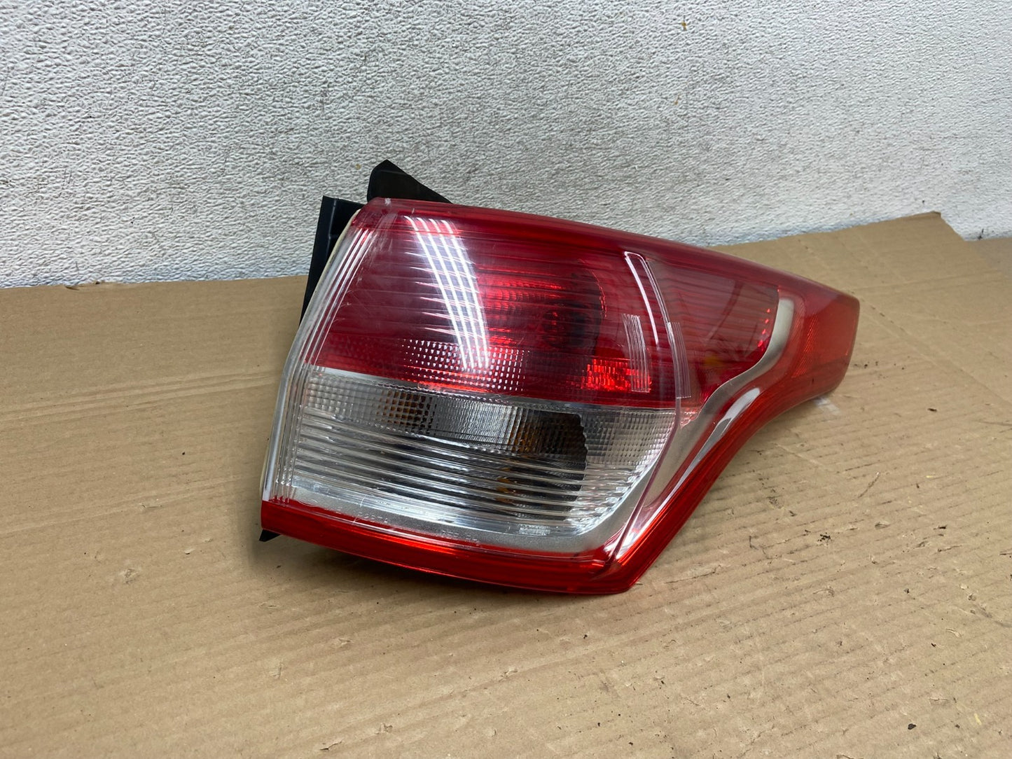 2013 to 2016 Ford Escape Right Passenger RH Side Tail Light AG8984 DW1