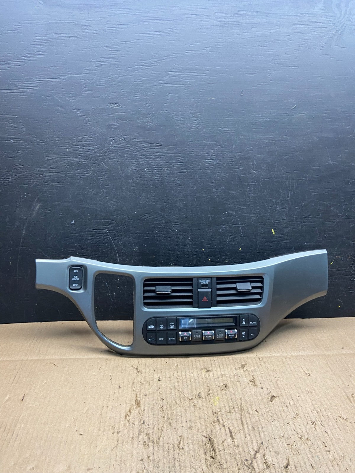 2005 to 2010 Honda Odyssey Radio Climate Control Dash Trim Bezel Q1017 DG0