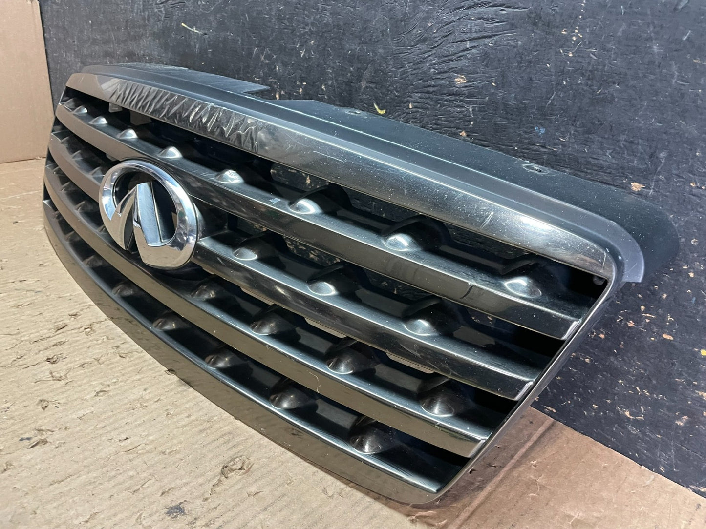 2006 2007 2008 Infiniti Fx35 Front Upper Grill Grille W/ Emblem OEM Z5635 DG2