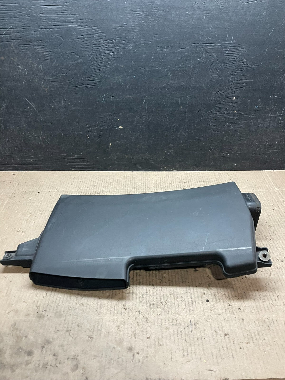 2006 to 2007 Infiniti m35 air intake manifold box inlet housing OEM I77721