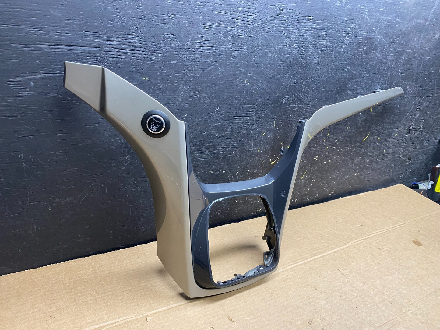 2013 - 2016 Ford Escape Center Dash Radio Gear Shifter Panel Bezel Trim w6478 DG1