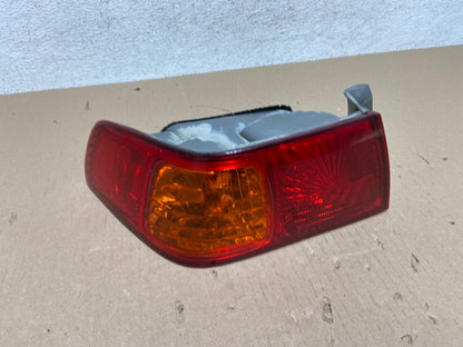 2000 to 2001 Toyota Camry Tail Light Left Driver Lh Side AE7191 LK0