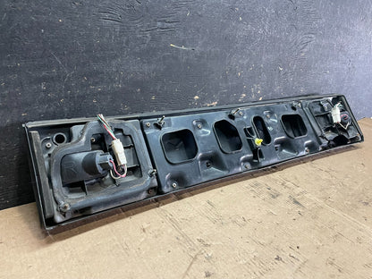 1992 1993 1994 Toyota Camry Center Trunk Panel Rear Tail Light OEM Z5895 DG9