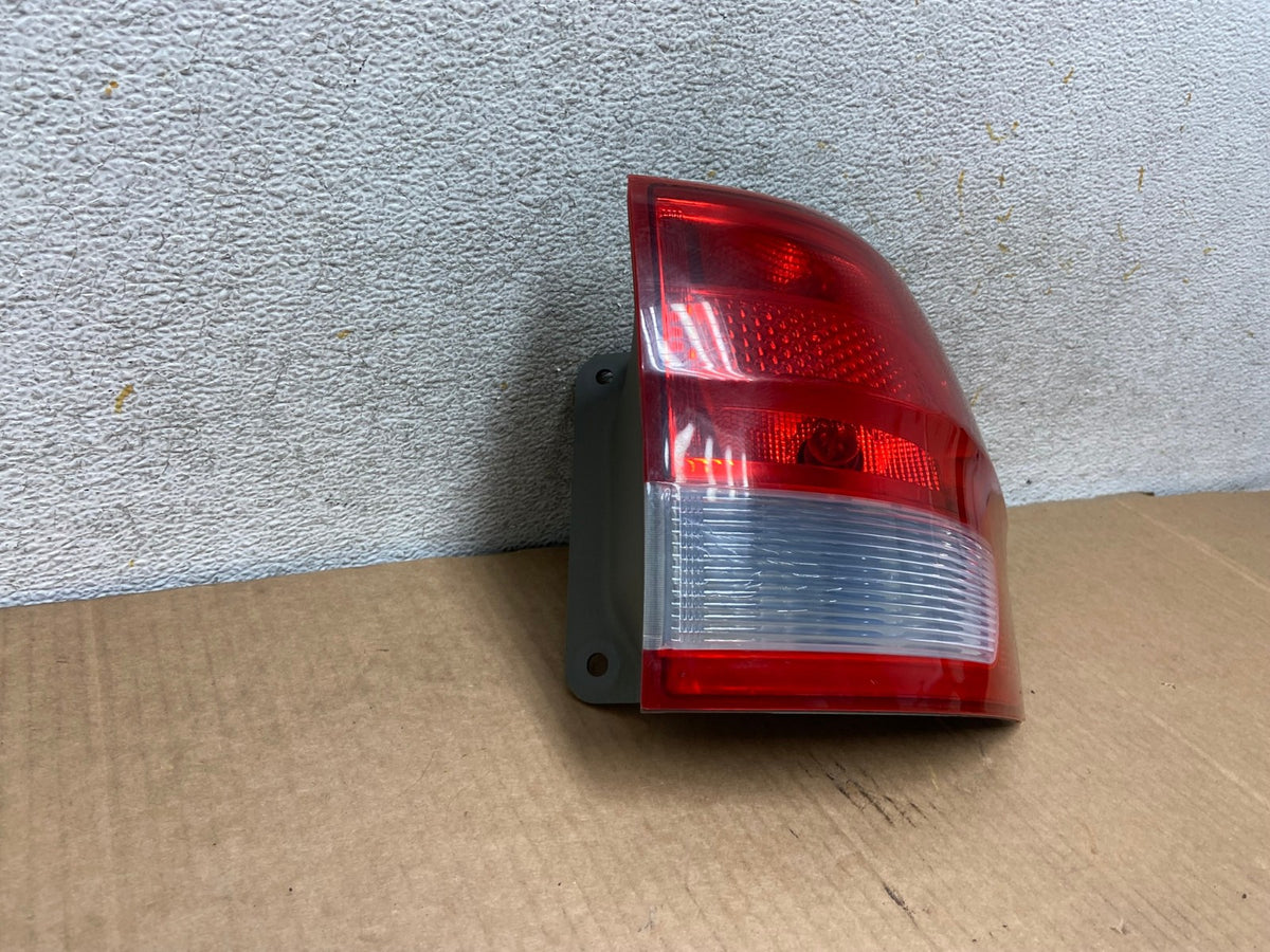 2011-2013 Jeep Grand Cherokee Right Passenger Side Rh Tail Light AI8420 LK2