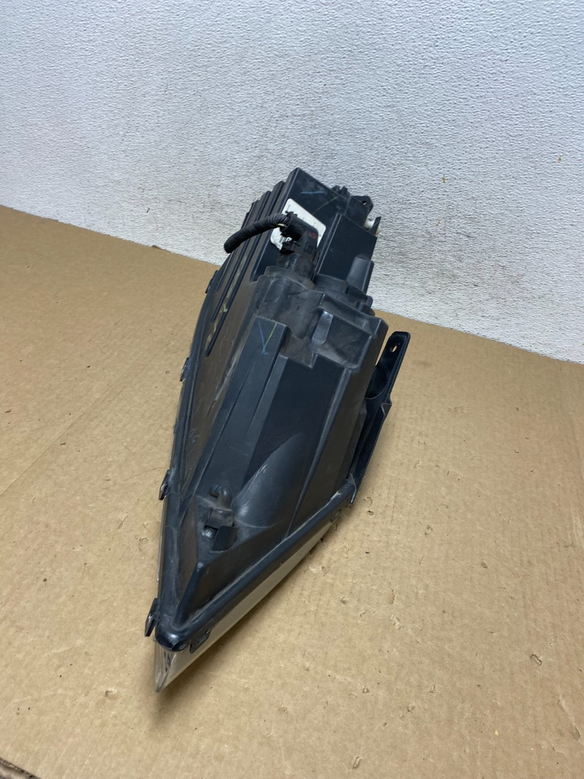 2011 to 2013 Kia Sorento Left Driver LH Side Headlight Halogen AF9623 DW6