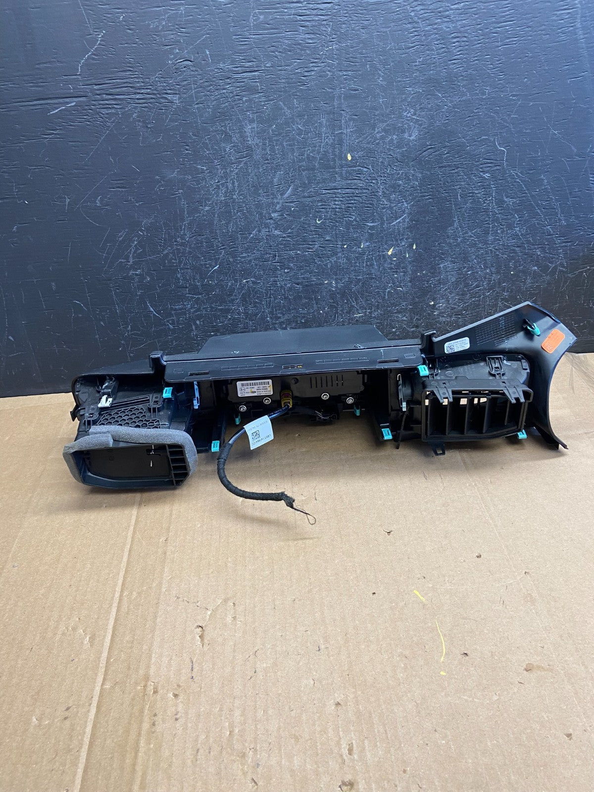 2020 to 2023 Ford Explorer Console Radio Display Screen Air Vents AD2113 DG3