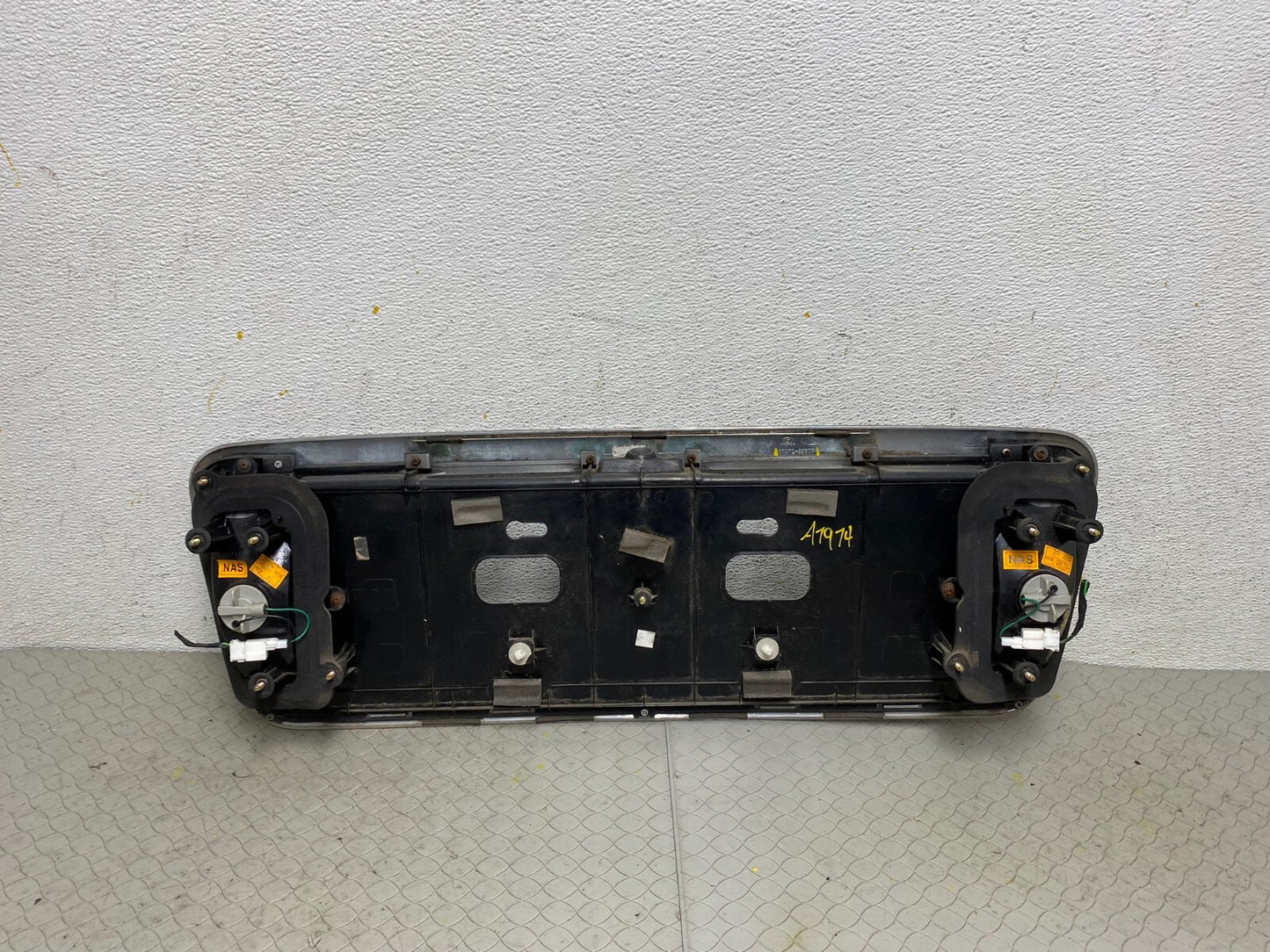 2002 to 2005 Hyundai XG350 Rear Trunk Panel License Plate Trim A1914 OEM DG14