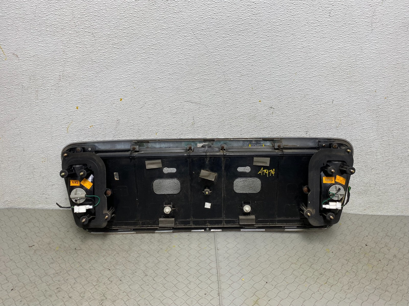 2002 to 2005 Hyundai XG350 Rear Trunk Panel License Plate Trim A1914 OEM DG14