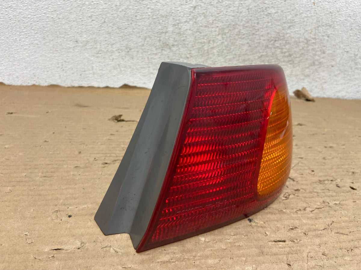 1998 1999 2000 Toyota Corolla Right Passenger Side Tail light AG8344 LK1