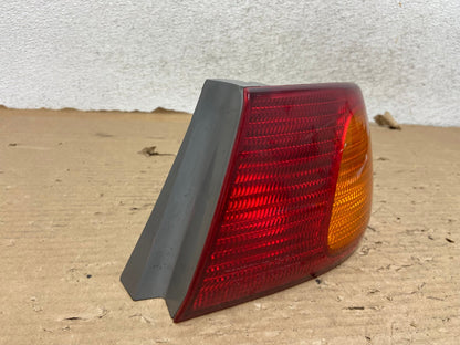 1998 1999 2000 Toyota Corolla Right Passenger Side Tail light AG8344 LK1