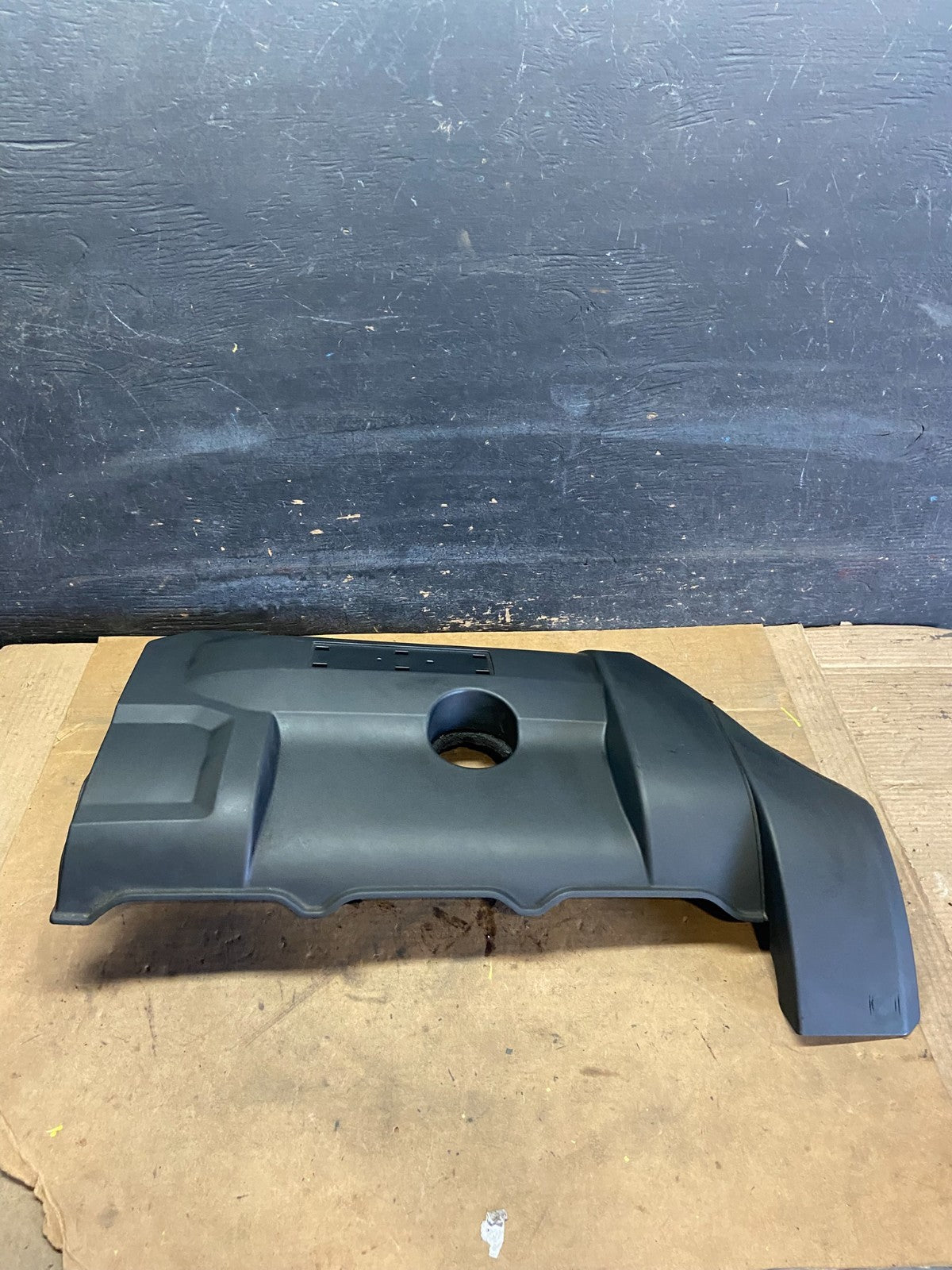 2008 to 2015 Volvo XC70 3.2L Engine Motor Top Upper Cover Panel R02751
