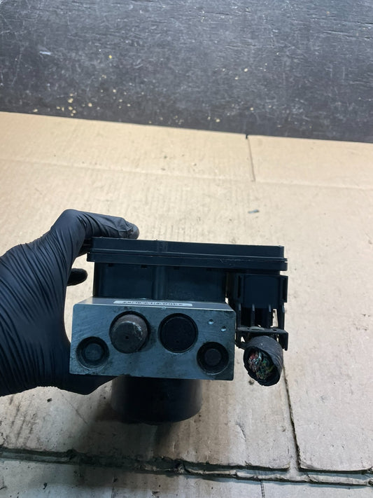 2003 2004 Ford Explorer  ABS Anti Lock Brake Pump Module Oem V9082 DG0