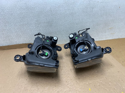 2008 to 2016 Chrysler Town and Country Left+Right Side Headlights U8784 DW10
