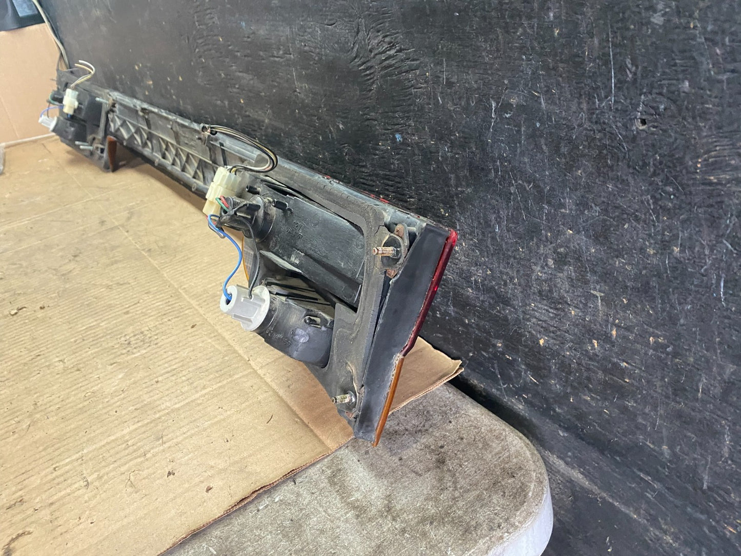 1995 to 1996 Subaru Legacy Wagon Trunk Mounted Center Tail Light Panel R7908 DG9