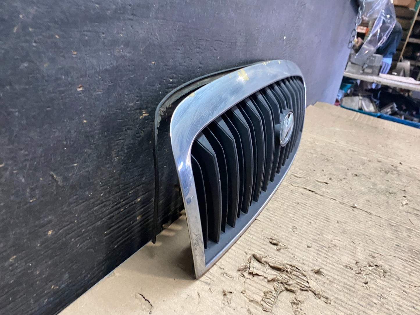 2001 to 2005 Hyundai Sonata Front Upper Grille Grill Bumper V4329 OEM GD2
