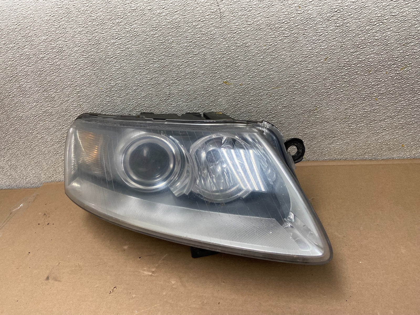 2005 to 2008 Audi A6 Right Passenger Side Headlight Xenon HID OEM AA9854 DW1